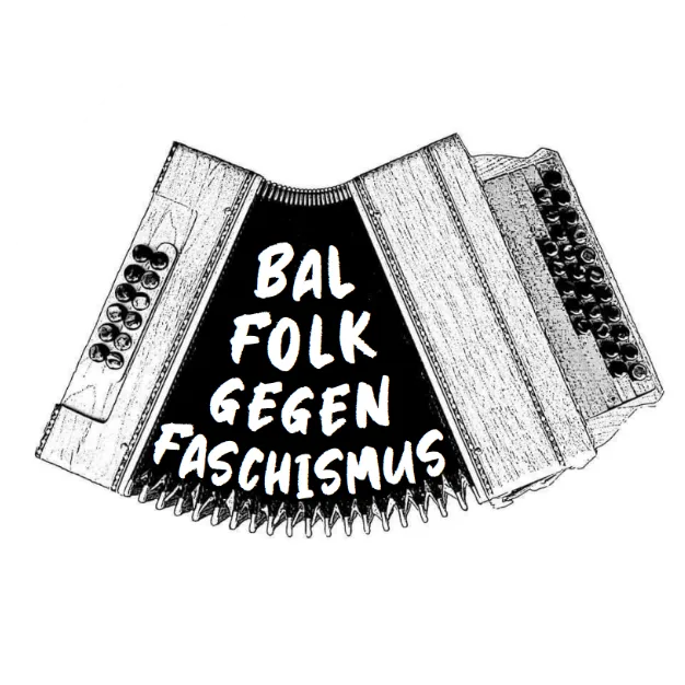 Anstecker mit Schriftzug: Balfolk gegen Faschismus.